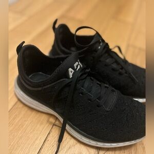 APL TechLoom Phantom Mesh Sneakers Black Women’s 7.5